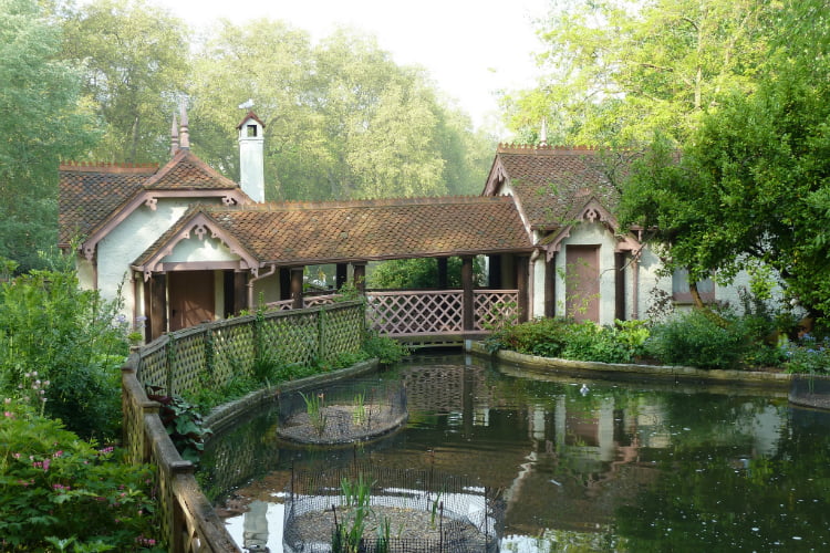 Secret Gardens - London date ideas