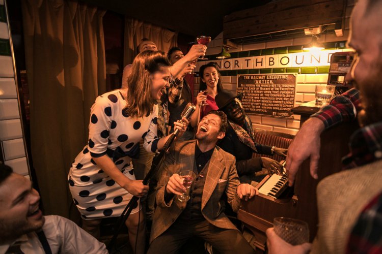 retro party by cahoots - people singing - London New Year's Eeve
