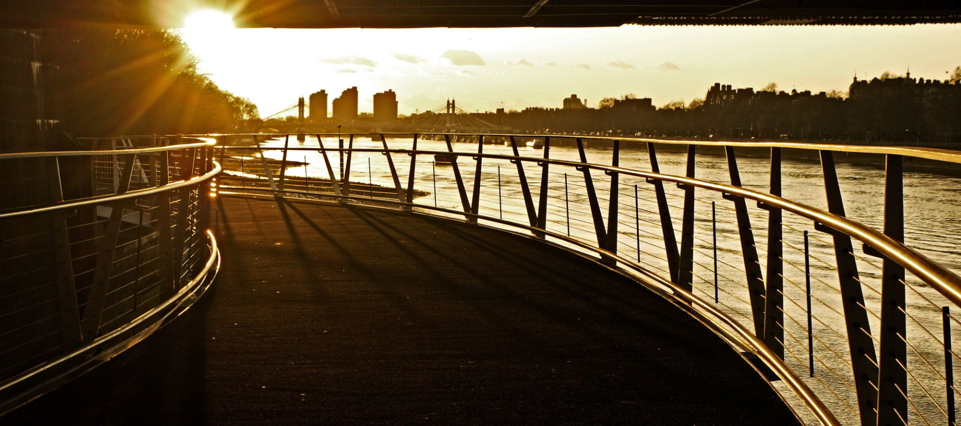 Walk The Thames | A Stroll Along London's Scenic Embankment