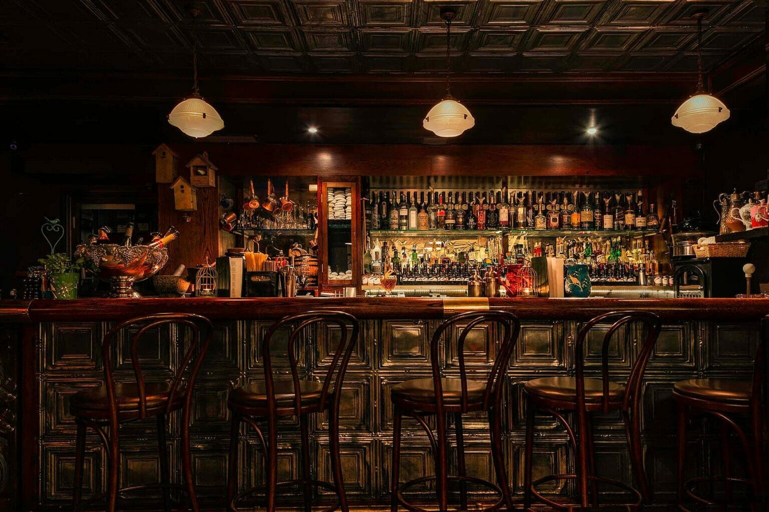 the-ultimate-london-hidden-bar-guide-secret-bars-speakeasies