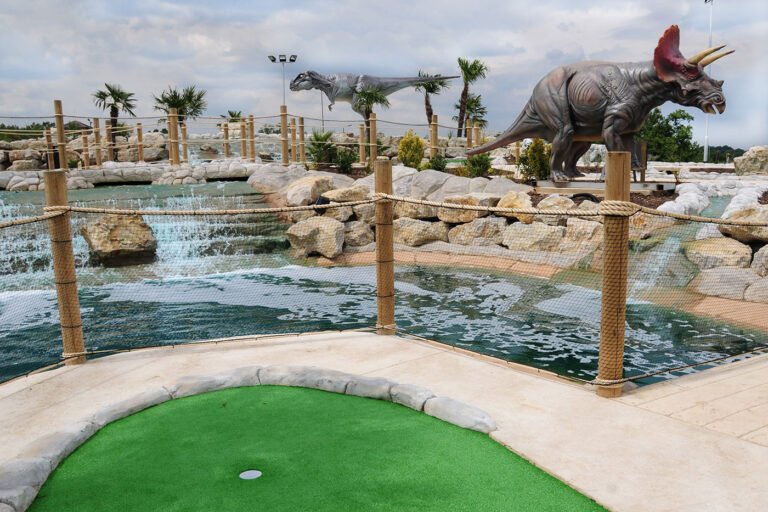 dinosaur crazy golf course