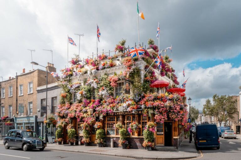 Best Pubs in Notting Hill: The Churchill Arms