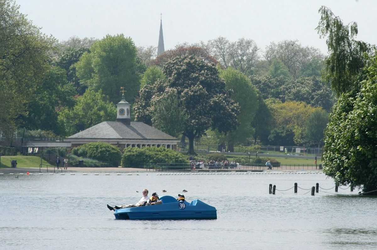 Best Places To Go Boating in London: Hyde Park