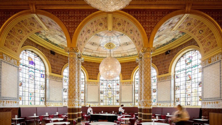 Inside Victoria & Albert Museum, Kensington, London Stock Photo