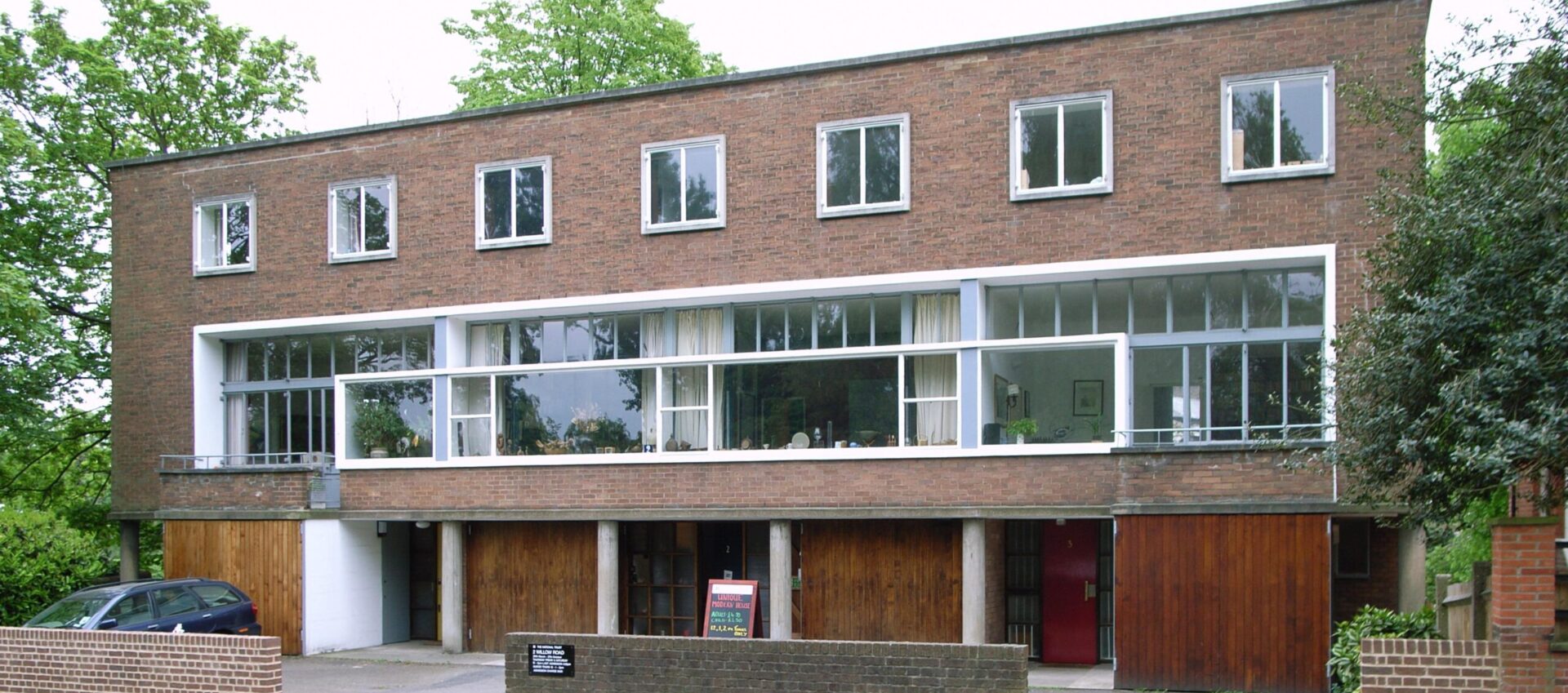 2 Willow Road