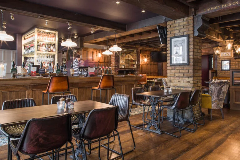 the alexandra wimbeldon interior - pubs open on christmas day