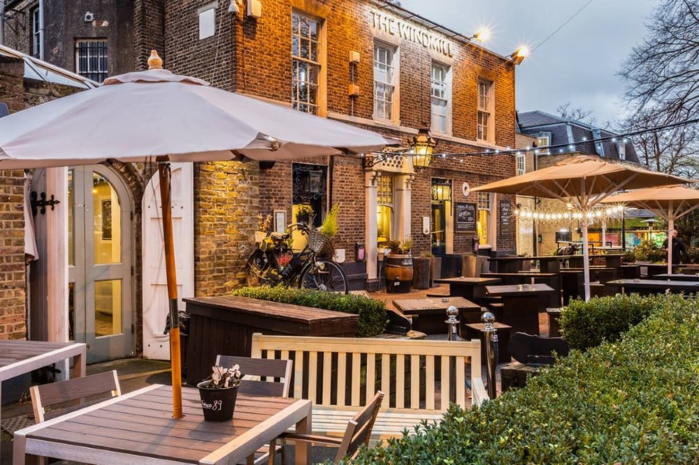 The Best Clapham Pubs | Beer Gardens, Roasts & Street Fighter II