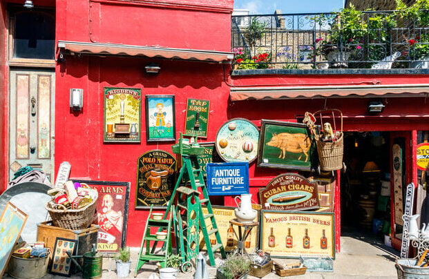 Antique Shop On Portobello Road Market_VictorHuang