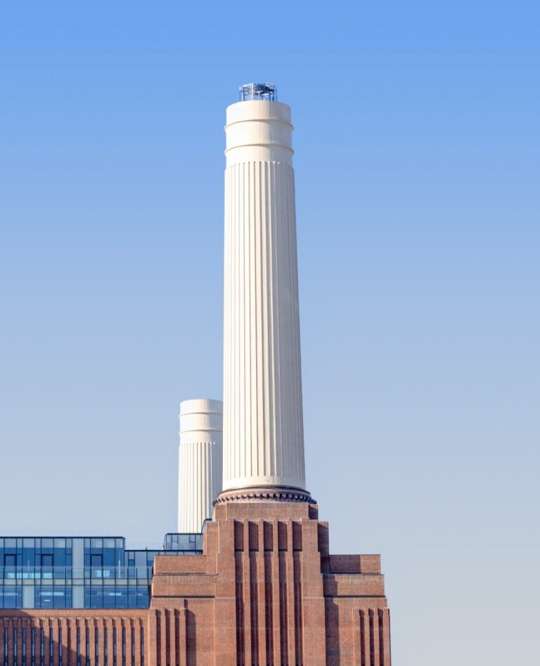 Lift 109 - A Great Glass Elevator In Battersea Power Station