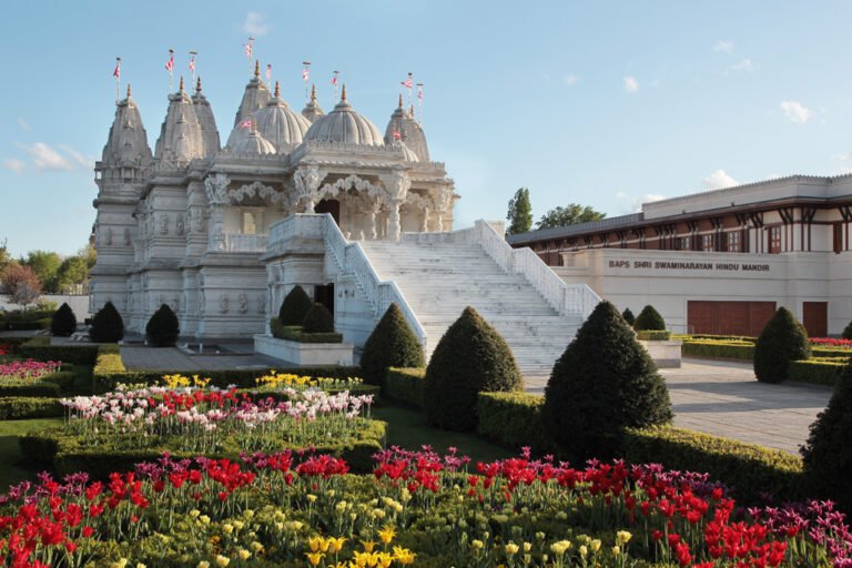 London Skyline: baps shri swaminarayan mandir