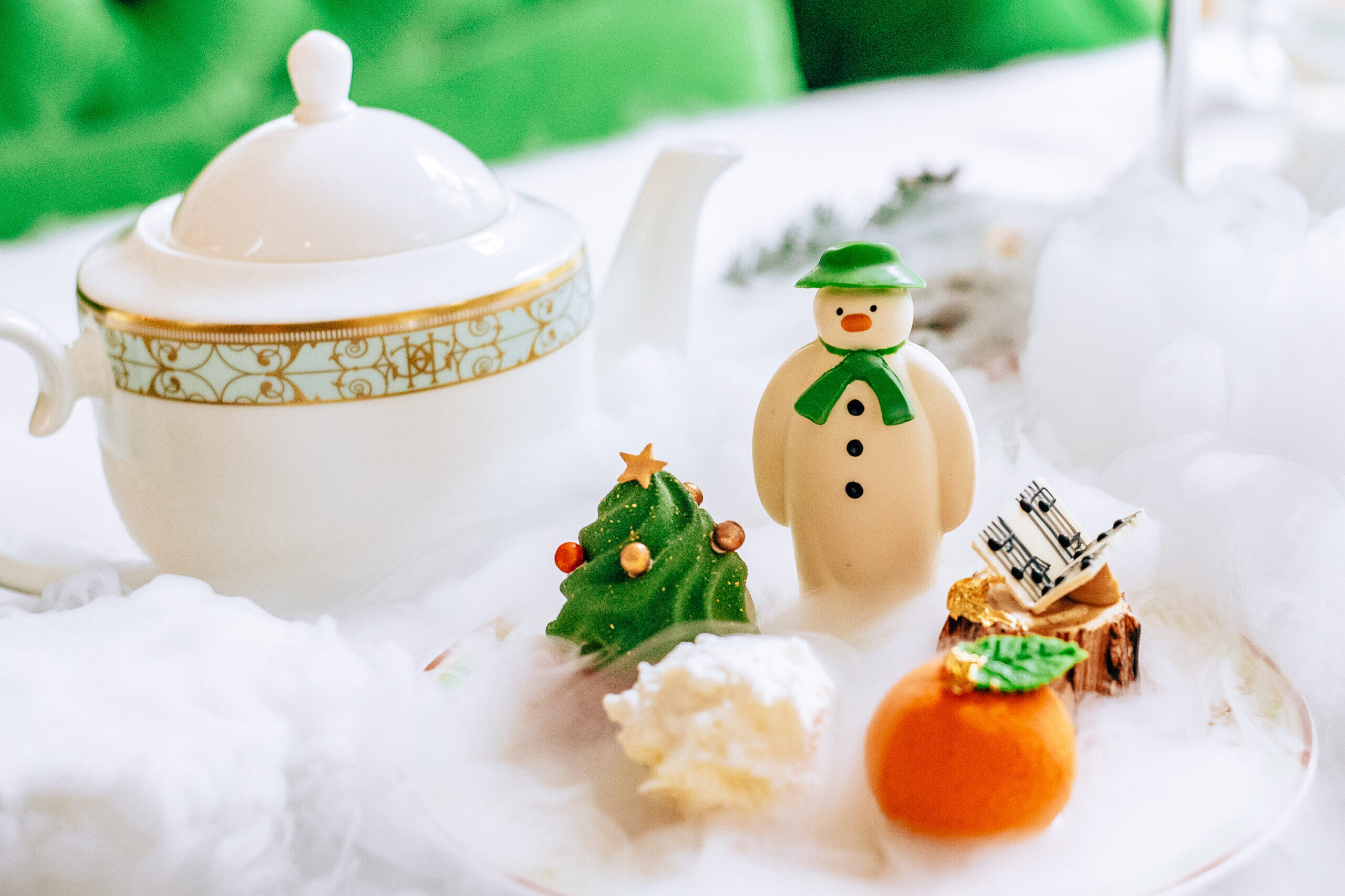 https://cdn.thenudge.com/wp-content/uploads/2022/12/The-Snowman-Afternoon-Tea-at-JW-Marriott-Grosvenor-House-London-Credit-Zodee-Media-3-scaled-e1699543891966.jpg