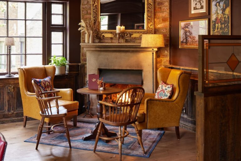 lass o Richmond hill pub fireplace