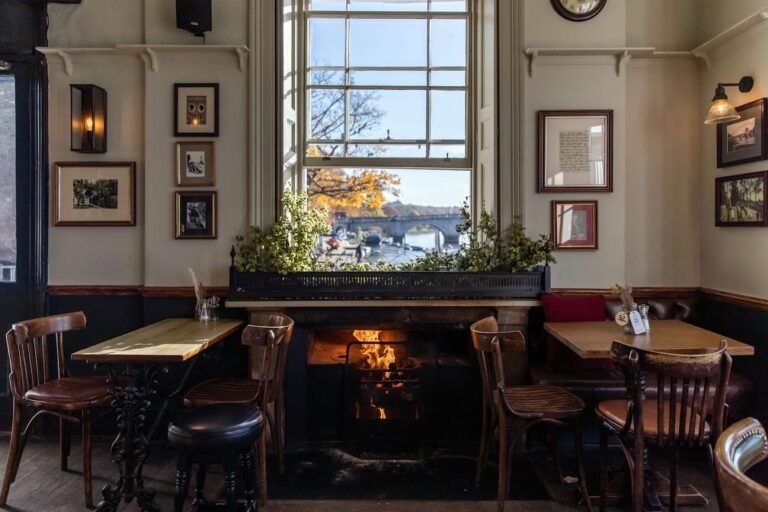 white cross Richmond pub with fire